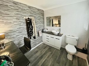 En suite - click for photo gallery